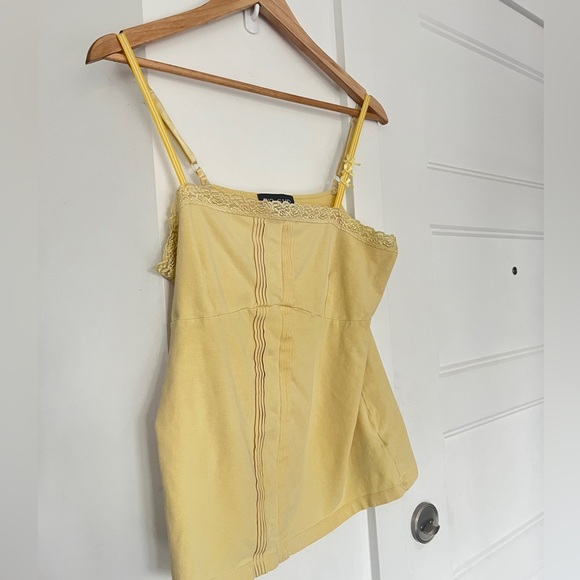 Butter yellow cami top with lavender trim and bows 95% cotton - Picture 3 of 7